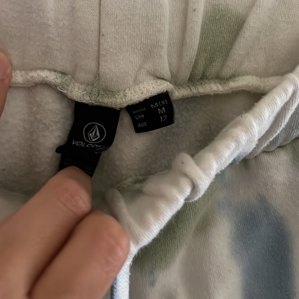 Matching Volcom set - Picture 6 of 8